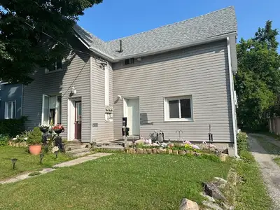 Orillia, Upper-level, 2 bedroom unit, with no carpeting