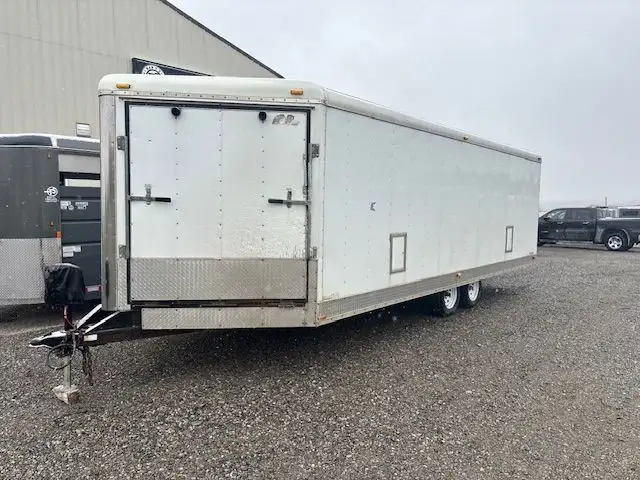2006 FORREST RIVER 26' Snowbird snowmobile trailer OSRB826TA2 in Cargo & Utility Trailers in Calgary - Image 2