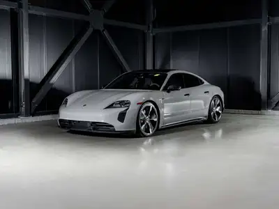 Toit ouvrant, Bluetooth . Engine: MOTEUR ÉLECTRIQUE