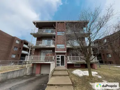 Condo lumineux en unité de coin au rez-de-chaussée de 936 pi2, construction 2005 tout béton, droit e...