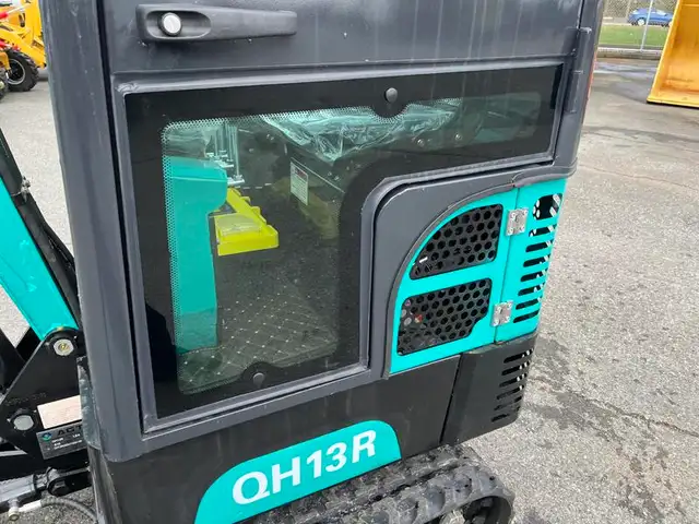 2024 agt Industrial Green QH13R Mini Excavator 420CC Gas Engine  in Heavy Equipment in Richmond - Image 15