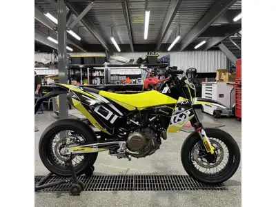 2026 Husqvarna 701 SUPERMOTO Husqvarna 701 SUPERMOTO 2026 Les photos peuvent être à titre indicatif...
