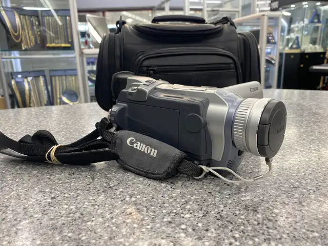 Canon Optura 10 Mini Digital Video Camcorder in Cameras & Camcorders in City of Toronto - Image 7