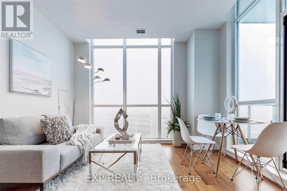 510 - 70 FOREST MANOR ROAD Toronto (Henry Farm), Ontario 5