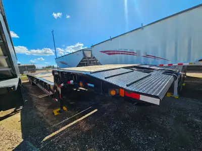 40 Ton 9' Scissorneck Tridem Trailer Color: Black 22.5 10 Hole Aluminum Unimount Rims with 275 70R22...