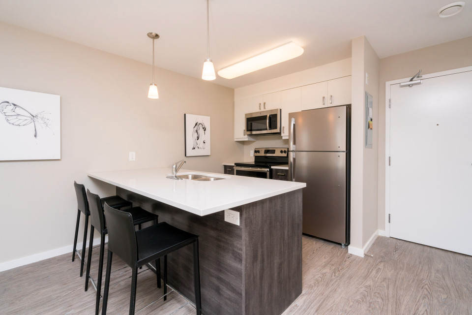 1 Bedroom, 1 Bathroom Apartment for Rent - 703 Sterling Lyon Par in Long Term Rentals in Winnipeg