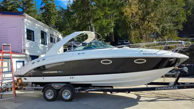 This is a super cool and comfortable day cruiser. There are 615 hours on the Volvo Penta 8.1Gxi 496c...