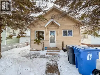 Investors take a look at this one! Clean! Quick possession possible and ready to move right in! 2 be...