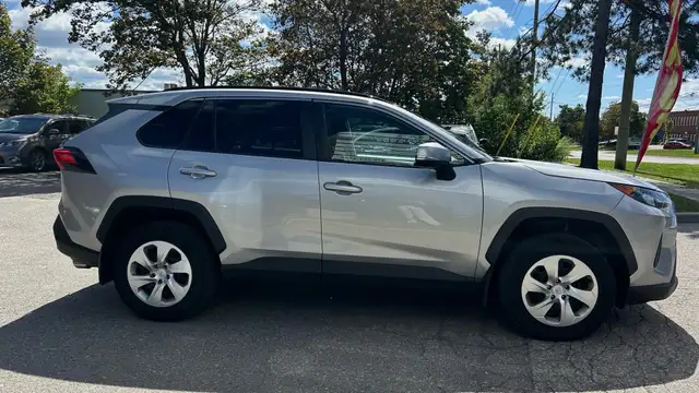 2021 Toyota RAV4 LE -NO ACCIDENT-LOW MILEAGE-BLIND SPOT MONITOR- in Cars & Trucks in Markham / York Region - Image 5