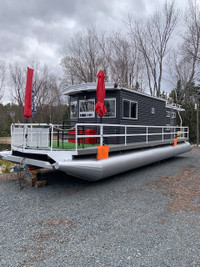 Turn Key Houseboat ready to enjoy this summer