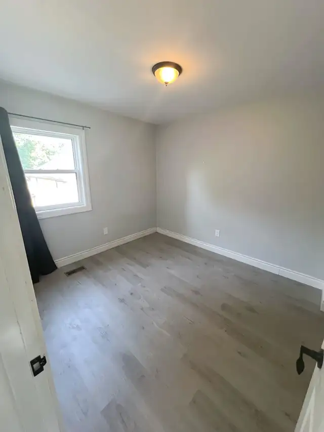 2 Bed, 1 Bath, with Backyard and Storage in Long Term Rentals in Oshawa / Durham Region - Image 12