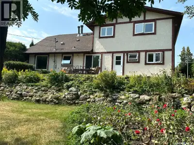 Welcome to 706 Donald Street, a spacious and inviting 5-bedroom, 4-bathroom home nestled within town...