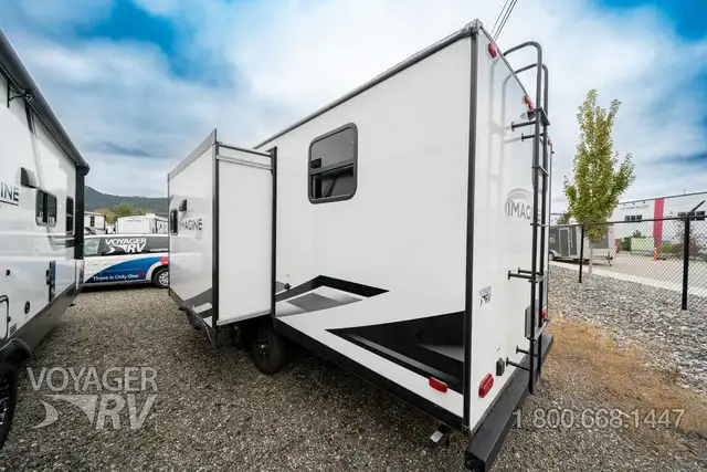 2023 Grand Design Imagine XLS 23BHE in Travel Trailers & Campers in Kelowna - Image 4