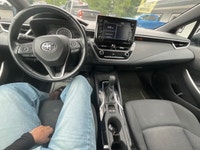 Discover the 2020 Toyota Corolla SE in a vibrant blue finish, featuring front-wheel drive and except... (image 7)