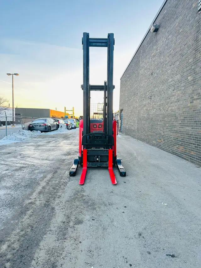 Raymond DOUBLE DEEP REACH 3200LB cap side-shift charger Inc 26FT in Heavy Equipment in Mississauga / Peel Region - Image 7