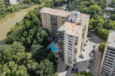 1B//Winnipeg/Offers reviewed as received | Perfectly situated in the heart of Osborne Village, this...