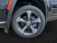 This Jeep Grand Cherokee L has a powerful ERC 3.6L Pentastar(TM) VVT V6 engine w/ESS engine powering... (image 9)