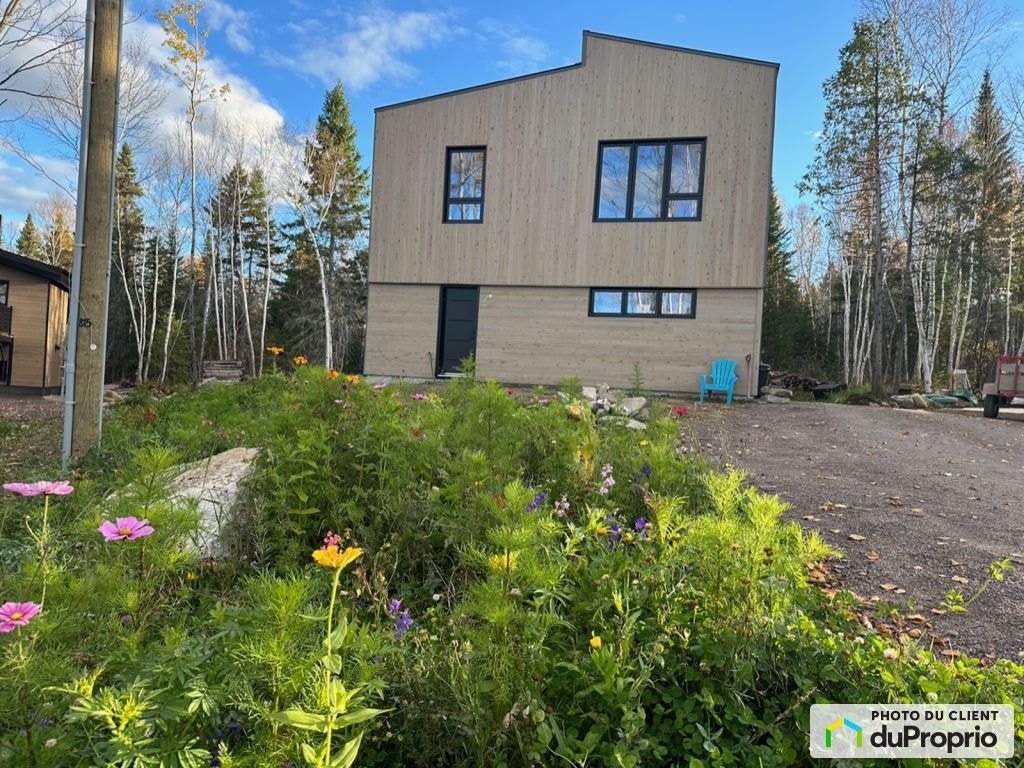 $524,000 - 2 Storey for sale in St-Felicien — photo 1