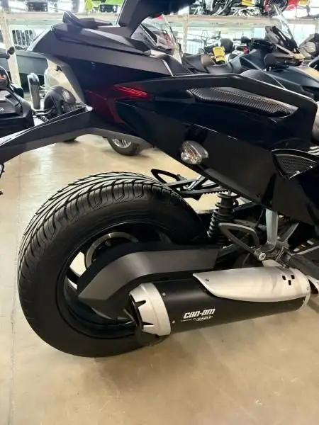 2012 Can-Am Spyder RS-S (SM5) in Sport Touring in West Island - Image 6