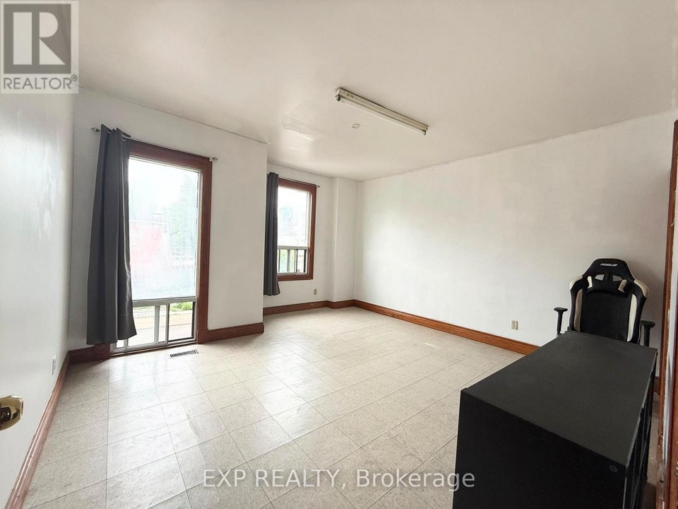 2ND FL - 759 GERRARD STREET E Toronto (South Riverdale), Ontario 5