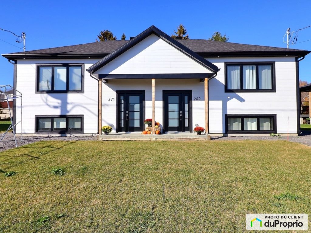 $399,000 - Semi-detached for sale in Ste-Anne-de-Beaupre — photo 1