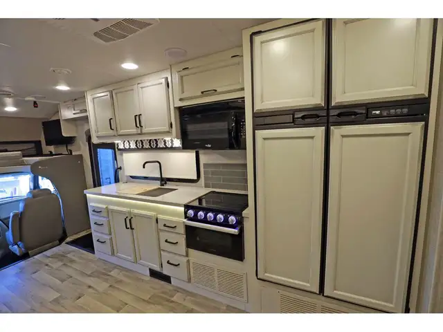 2022 Jayco Greyhawk 29MV Classe C VR/RV Crics Hydrauliques + Sol in RVs & Motorhomes in Laval / North Shore - Image 10