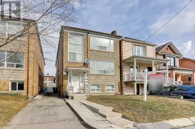 2(UPPER - 8 HANSON ROAD Toronto (Oakwood Village), Ontario