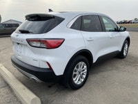 Experience versatility and comfort with the 2022 Ford Escape SE, now available at Centennial Ford Sa... (image 4)