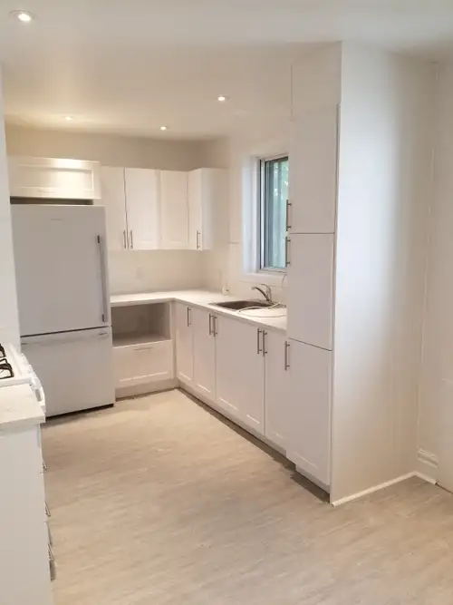 Located at 5485 Lavoie, this beautifully renovated 3.5 apartment is ideally situated in the heart of...
