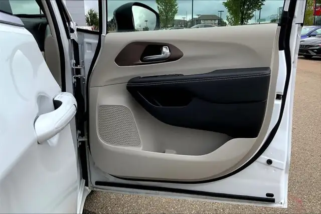 2024 Chrysler Grand Caravan SXT in Cars & Trucks in Edmonton - Image 23