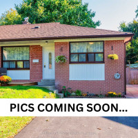 3+2 Bdrm Bungalow, Granite Kitchen, Huge Yard, Close to Lake!