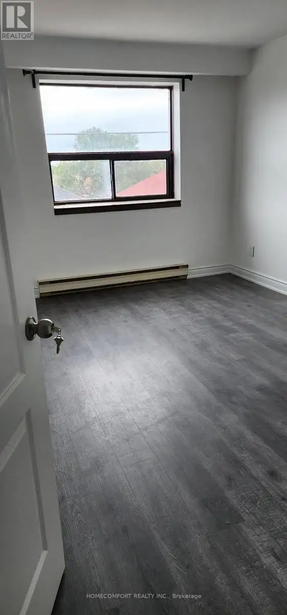 UPPER 2 - 987 PAPE AVENUE Toronto (Broadview North), Ontario in Commercial & Office Space for Rent in City of Toronto - Image 4