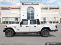 This Jeep Gladiator delivers a Regular Unleaded V-6 3.6 L/220 engine powering this Automatic transmi... (image 3)