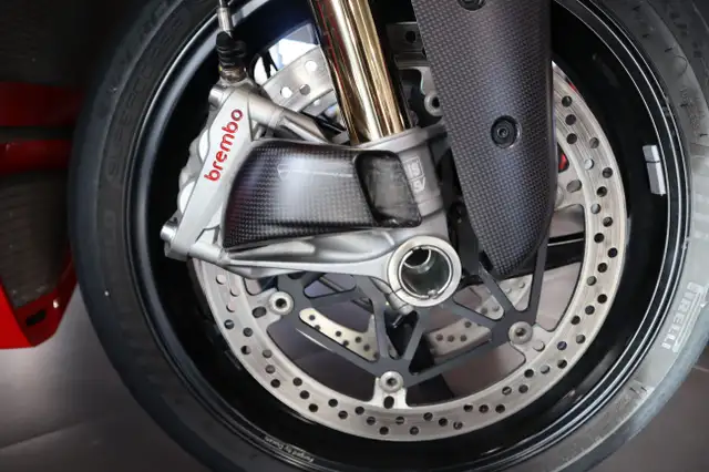 2025 Ducati Panigale V4 S Red in Street, Cruisers & Choppers in Edmonton - Image 9