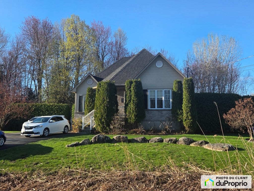 $679,000 - Bungalow for sale in Granby — photo 2