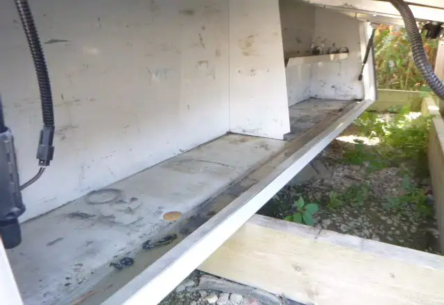 2014 - 2018 GMC Sierra or Chevrolet Silverado 6'6 White ARE in Other Parts & Accessories in Kitchener / Waterloo - Image 5