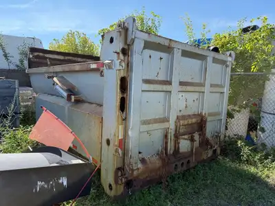 14FT Dump Body with Center Conveyor for sand/salt spreading. Year and make unknown.. Vehicle Informa...