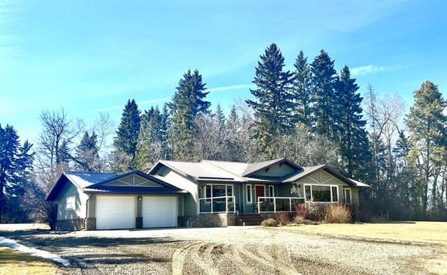 38522 RR40, ECKVILLE - 11.74 ACRES HOME & BUSINESS OPPORTUNITY in Houses for Sale in Red Deer