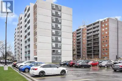Geneva On The Park Condominiums. Spacious one bedroom, 8th floor unit with durable flooring, in-suit...