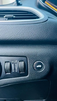 WE ARE OPEN 7 DAYS A WEEK !! BEST ON GAS ONLY 4 CYLINDERS ENGINE CHEAP ON INSURANCE EXTENDED WARRANT... (image 6)