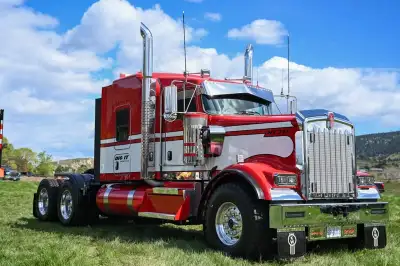 2022 KENWORTH TANDEM TRUCK TRACTOR W900L - CALL COLE: 250-306-2506