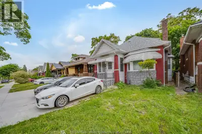 Welcome to 494 Rankin! This all-inclusive student rental is conveniently located just minutes from t...