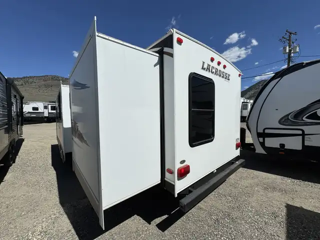 2013 ,Forest River,Lacrosse 318BHS in Travel Trailers & Campers in Kamloops - Image 3