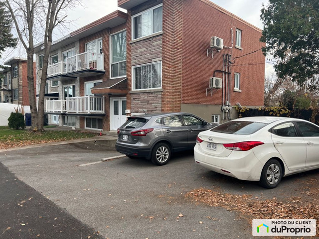 998 000$ - Triplex à vendre à Chomedey dans Maisons à vendre  à Laval/Rive Nord - Image 2