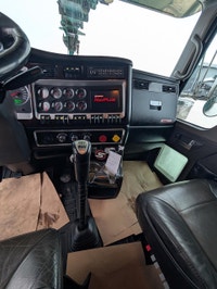 1 Owner, 2014 Kenworth T800 With Manitex 45110T Boom dual winches 10 year done oct 2023 fresh NDT KM... (image 7)