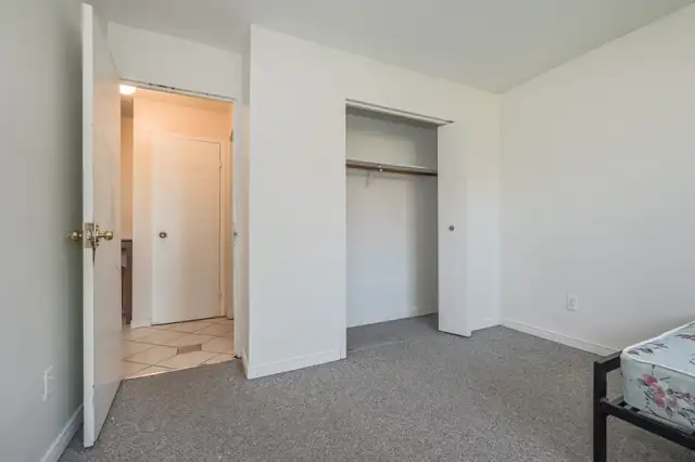 4 Bedroom Student Rooms Steps From Laurier! - $1,000 Gift Card!! in Room Rentals & Roommates in Kitchener / Waterloo - Image 16