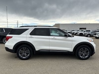 AMVIC Licensed Dealer * Heated Front Seats & Steering Wheel * Rear Vision Camera * Cruise Control *... (image 8)