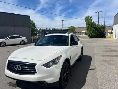 2016 Infiniti QX70S AWD One Owner, No accidents and good service history Finance available Heated st...