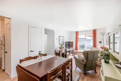 Appartement 4 et demi à louer sur la rue Saint-Georges à Lévis. Situé à proximité du fleuve, de la p...