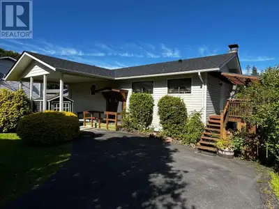 For more information, please click Brochure button. Welcome to this bright and spacious 1960s home t...